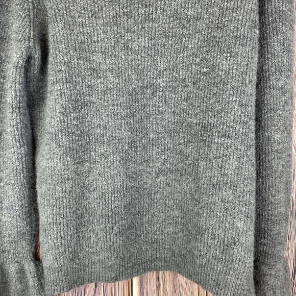 Woman’s Free Generation Los Angeles Gray Sweater With Bell Cuffs-Size M - Picture 7 of 11